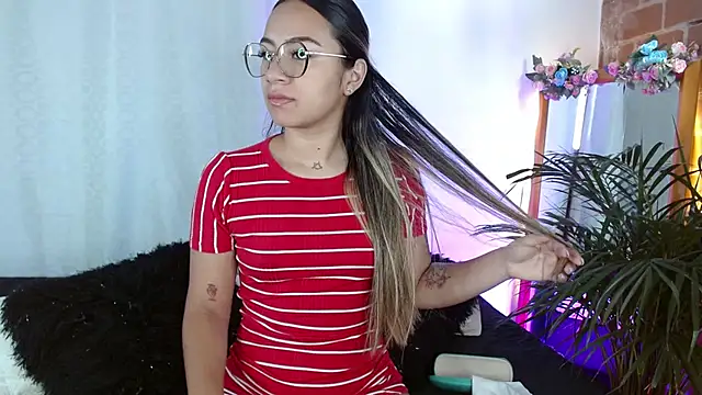 Snapshot of Jules_n_Gia chatting on 01-12-25, 02:19 Jules n Gia online show from 01-12-25, 02:19