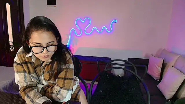 Snapshot of Jules_n_Gia chatting on 01-23-25, 03:54 Jules n Gia online show from 01-23-25, 03:54