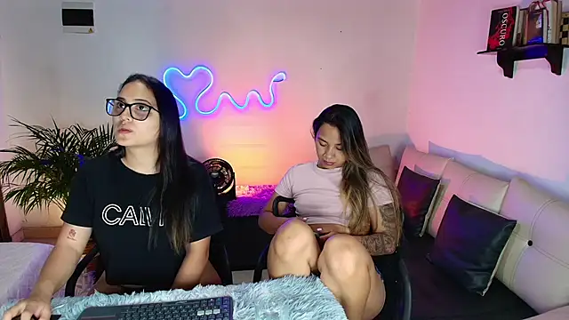 Snapshot of Jules_n_Gia chatting on 01-30-25, 11:55 Jules n Gia online show from 01-30-25, 11:55