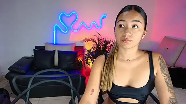 Snapshot of Jules_n_Gia chatting on 02-17-25, 08:58 Jules n Gia online show from 02-17-25, 08:58