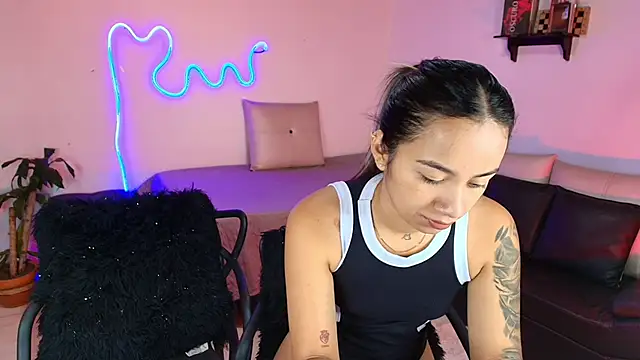 Snapshot of Jules_n_Gia chatting on 02-22-25, 05:13 Jules n Gia online show from 02-22-25, 05:13