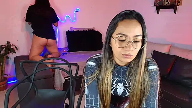 Snapshot of Jules_n_Gia chatting on 02-23-25, 09:16 Jules n Gia online show from 02-23-25, 09:16