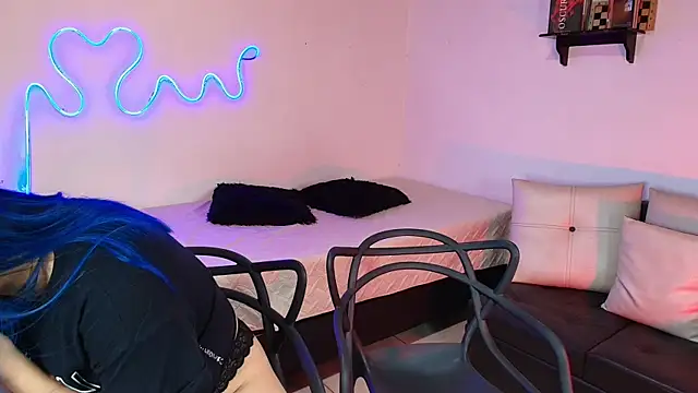 Snapshot of Jules_n_Gia chatting on 03-07-25, 09:27 Jules n Gia online show from 03-07-25, 09:27