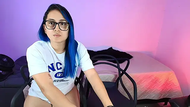 Snapshot of Jules_n_Gia chatting on 03-21-25, 09:01 Jules n Gia online show from 03-21-25, 09:01