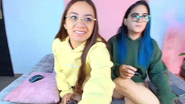 Snapshot of Jules_n_Gia chatting on 09-30-25, 10:20 Jules n Gia online show from 09-30-25, 10:20