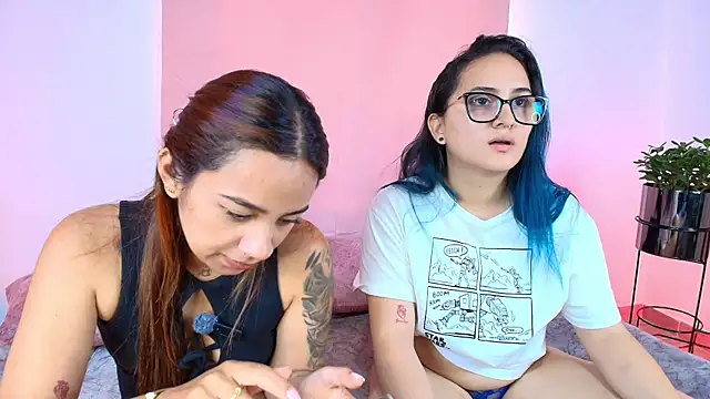 Snapshot of Jules_n_Gia chatting on 10-28-25, 06:54 Jules n Gia online show from 10-28-25, 06:54