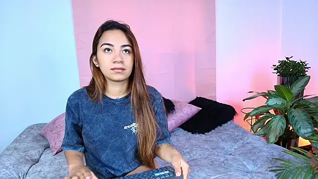 Snapshot of Jules_n_Gia chatting on 11-01-25, 05:37 Jules n Gia online show from 11-01-25, 05:37