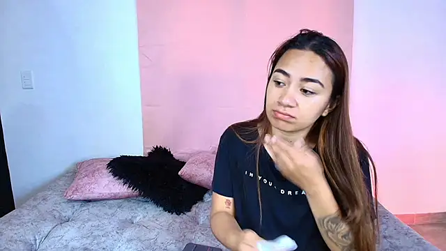 Snapshot of Jules_n_Gia chatting on 11-02-25, 02:19 Jules n Gia online show from 11-02-25, 02:19