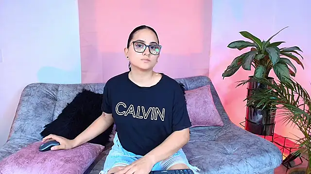 Snapshot of Jules_n_Gia chatting on 11-06-25, 05:47 Jules n Gia online show from 11-06-25, 05:47