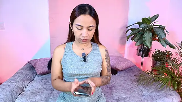 Snapshot of Jules_n_Gia chatting on 11-18-25, 05:06 Jules n Gia online show from 11-18-25, 05:06