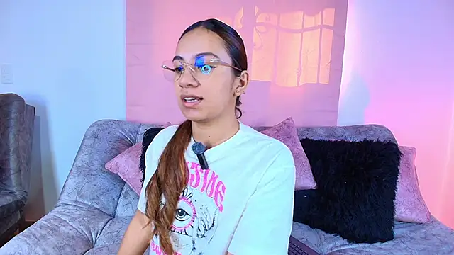 Snapshot of Jules_n_Gia chatting on 11-22-25, 07:46 Jules n Gia online show from 11-22-25, 07:46