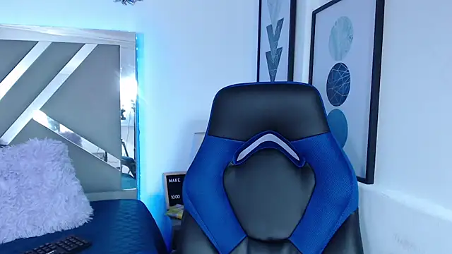 Snapshot of ZaraDames_ chatting on 01-17-25, 05:21 ZaraDames online show from 01-17-25, 05:21