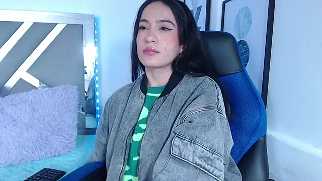 Snapshot of ZaraDames_ chatting on 01-24-25, 03:54 ZaraDames online show from 01-24-25, 03:54