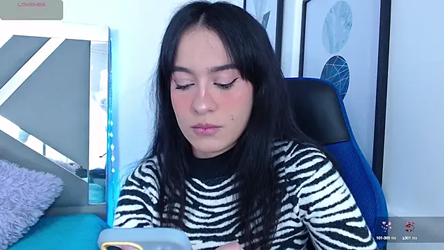 Snapshot of ZaraDames_ chatting on 02-14-25, 04:47 ZaraDames online show from 02-14-25, 04:47