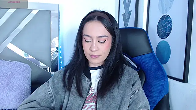 Snapshot of ZaraDames_ chatting on 02-26-25, 04:25 ZaraDames online show from 02-26-25, 04:25