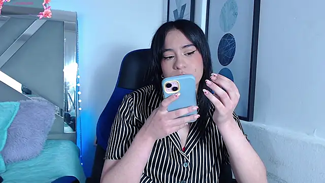 Snapshot of ZaraDames_ chatting on 03-22-25, 05:28 ZaraDames online show from 03-22-25, 05:28