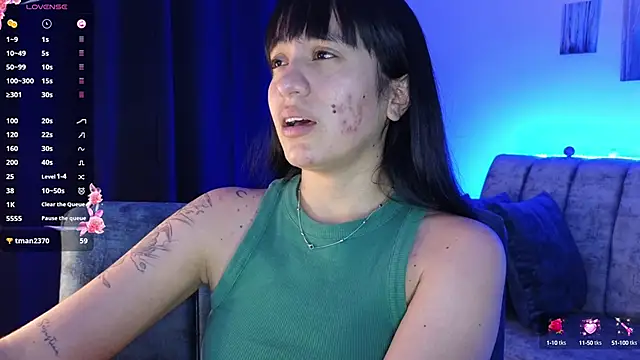 Snapshot of ZaraDames_ chatting on 09-13-25, 04:12 ZaraDames online show from 09-13-25, 04:12