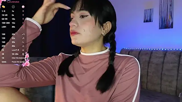 Snapshot of ZaraDames_ chatting on 09-30-25, 03:33 ZaraDames online show from 09-30-25, 03:33