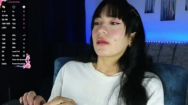 Snapshot of ZaraDames_ chatting on 10-11-25, 02:33 ZaraDames online show from 10-11-25, 02:33