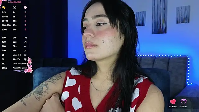 Snapshot of ZaraDames_ chatting on 10-18-25, 02:25 ZaraDames online show from 10-18-25, 02:25