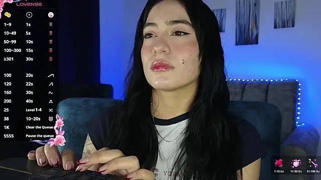 Snapshot of ZaraDames_ chatting on 10-24-25, 03:14 ZaraDames online show from 10-24-25, 03:14