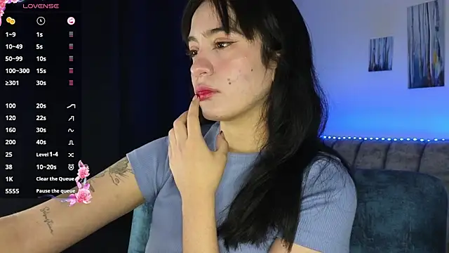 Snapshot of ZaraDames_ chatting on 10-25-25, 02:19 ZaraDames online show from 10-25-25, 02:19