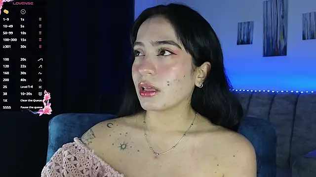 Snapshot of ZaraDames_ chatting on 10-30-25, 04:14 ZaraDames online show from 10-30-25, 04:14