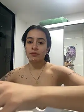 Snapshot of ZaraDames_ chatting on 11-13-25, 02:43 ZaraDames online show from 11-13-25, 02:43