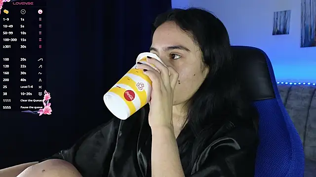 Snapshot of ZaraDames_ chatting on 12-18-25, 04:29 ZaraDames online show from 12-18-25, 04:29