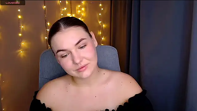 Snapshot of Glory_air chatting on 10-13-25, 07:30 Glory air online show from 10-13-25, 07:30