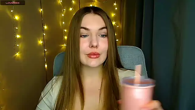 Snapshot of Glory_air chatting on 10-20-25, 08:59 Glory air online show from 10-20-25, 08:59