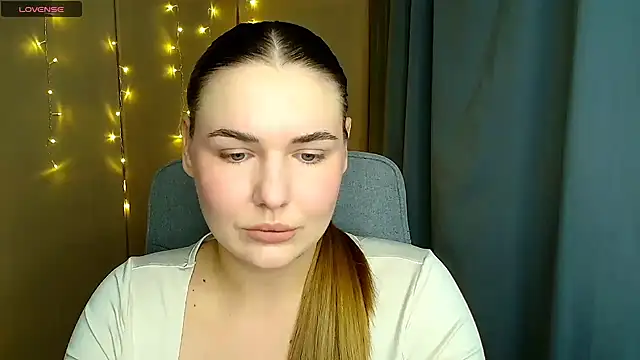 Snapshot of Glory_air chatting on 11-13-25, 12:15 Glory air online show from 11-13-25, 12:15