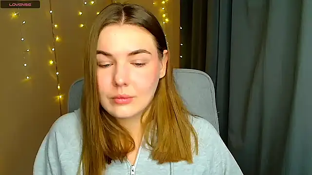 Snapshot of Glory_air chatting on 11-19-25, 09:09 Glory air online show from 11-19-25, 09:09