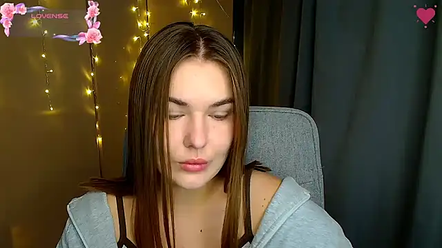 Snapshot of Glory_air chatting on 11-25-25, 08:36 Glory air online show from 11-25-25, 08:36