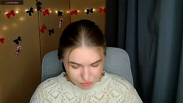 Snapshot of Glory_air chatting on 12-16-25, 07:57 Glory air online show from 12-16-25, 07:57