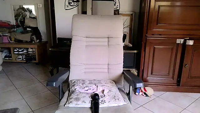 Emily Posh online show from 06-15-26, 09:44