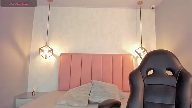 SUNNYCYRUS online show from 10-28-25, 12:41