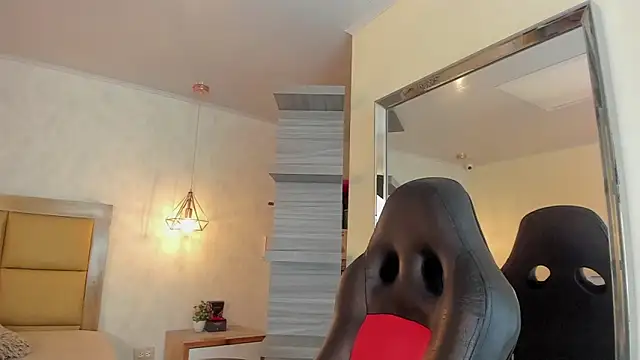 SUNNYCYRUS online show from 04-18-26, 01:04