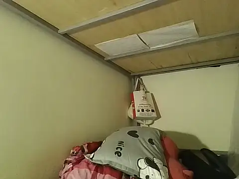 Snapshot of Be-MyMy chatting on 12-04-25, 01:15 Be-MyMy online show from 12-04-25, 01:15