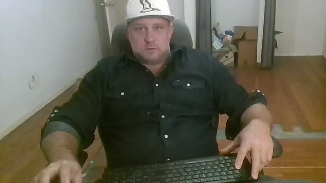 Snapshot of poundyouout69 chatting on 11-26-25, 10:11 poundyouout69 online show from 11-26-25, 10:11