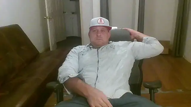 Snapshot of poundyouout69 chatting on 12-21-25, 01:02 poundyouout69 online show from 12-21-25, 01:02