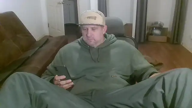 Snapshot of poundyouout69 chatting on 01-06-26, 03:32 poundyouout69 online show from 01-06-26, 03:32