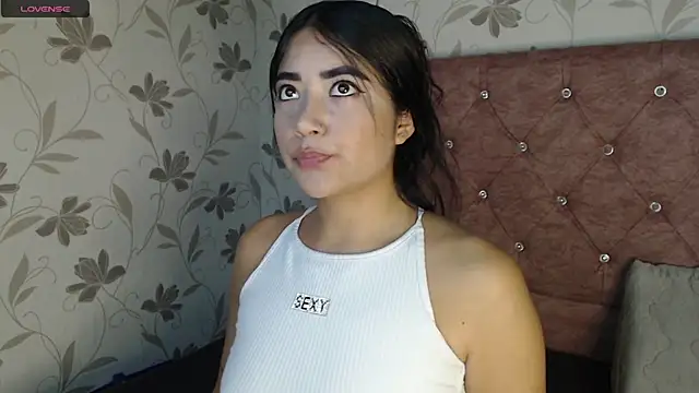 Snapshot of Susy_thomson chatting on 03-22-25, 07:31 Susy thomson online show from 03-22-25, 07:31