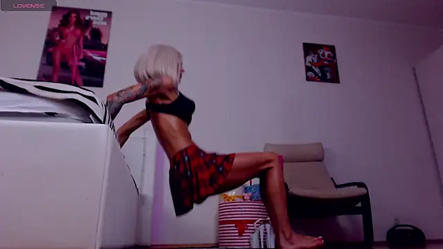 Snapshot of Sonja_Stripper_Ray chatting on 11-08-25, 09:20 Sonja Stripper Ray online show from 11-08-25, 09:20