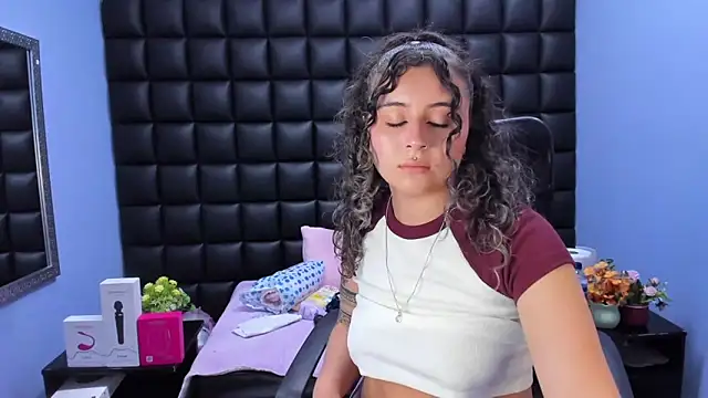 Snapshot of celeste_blue69 chatting on 02-11-26, 04:06 celeste blue69 online show from 02-11-26, 04:06