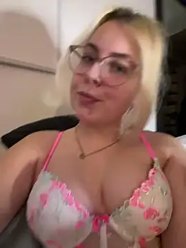 Snapshot of Livewithlucy chatting on 12-29-24, 03:46 Livewithlucy online show from 12-29-24, 03:46