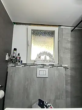 Snapshot of Livewithlucy chatting on 12-31-24, 12:36 Livewithlucy online show from 12-31-24, 12:36