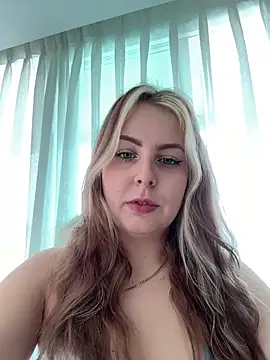 Snapshot of Livewithlucy chatting on 01-22-25, 03:20 Livewithlucy online show from 01-22-25, 03:20