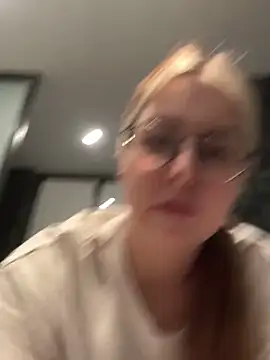 Snapshot of Livewithlucy chatting on 01-29-25, 01:17 Livewithlucy online show from 01-29-25, 01:17