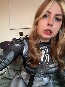 Snapshot of Livewithlucy chatting on 02-21-25, 12:28 Livewithlucy online show from 02-21-25, 12:28